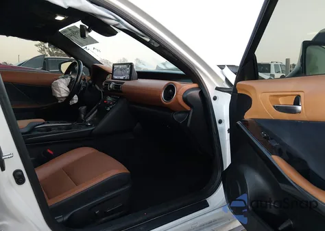 2021 Lexus Is 300 z USA, uszkodzony, nr VIN JTHC81F28M5046705